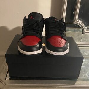 Air Jordan 1 low Black/varsity red-summit white